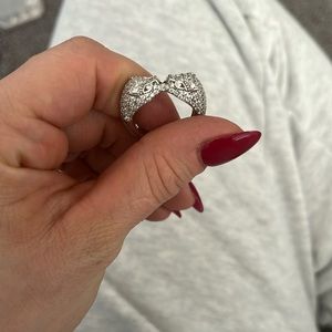 925 Sterling silver ring with cubic zirconia stones